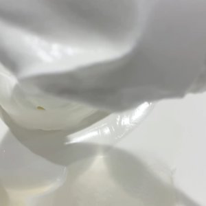 Сливки кушать ложкой м.д.ж. 33 %.  Обьем 500 гр.  Срок годности 3 суток. Цена 500 гр - 650 руб.